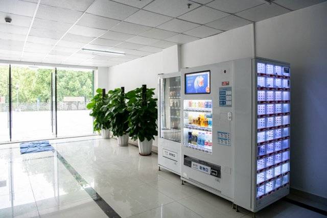 從打工到創(chuàng)業(yè) 自動(dòng)售貨機(jī)開啟的24小時(shí)無人售貨新商機(jī)